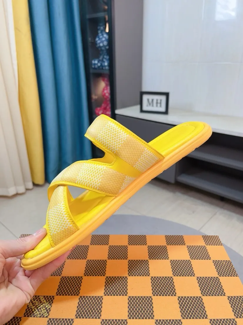 Men's shoes 💰380🌹🌹 (lv-Louis Vuitton) New men's slippers, high-end boutique, exquisite embossed logo decoration on the upper, fine workmanship, super soft soles, casual, loose and comfortable, a must-have in summer! \nsize：38-44